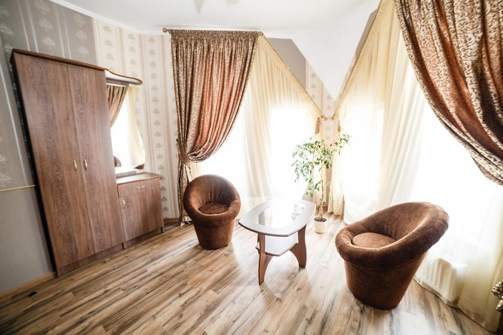 فندق Lutsʼkفي  Corner House المظهر الخارجي الصورة